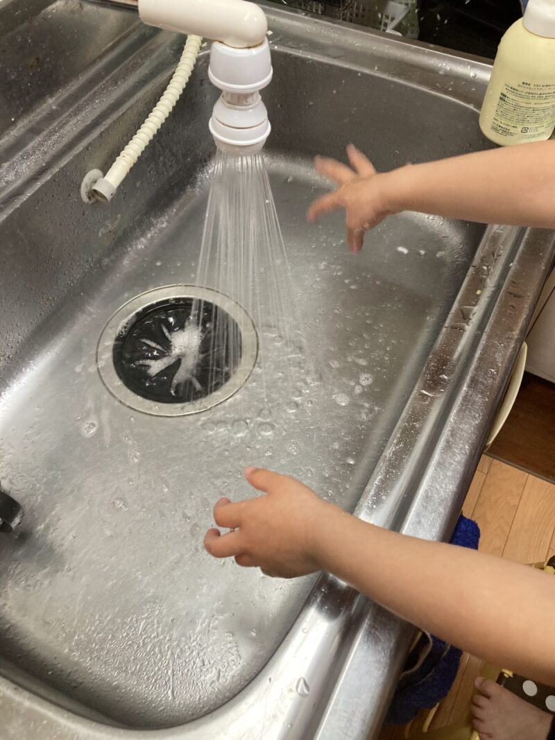 料理をする前はしっかり手洗い